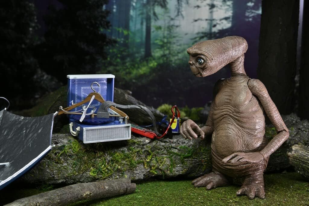 NECA E.T. The Extra-Terrestrial 40th Anniversary - E.T. Ultimate 7" Action Figure with LED (55079)