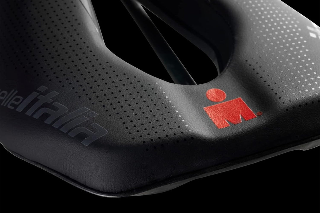 Selle Italia Watt Kit Carbonio Superflow Ironman Edition Saddle: Black/Black, U3 - Lightweight Carbon Rail Triathlon Saddle for Road Bikes