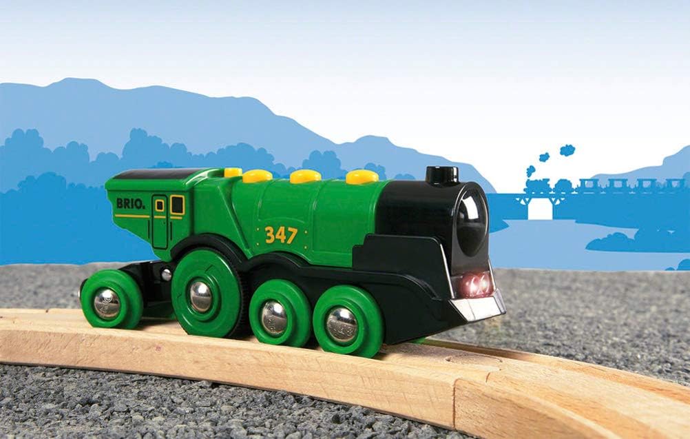 BRIO World Big Green Action-Lokomotive, batteriebetriebener Holzzug für Kinder ab 3 Jahren – kompatibel mit allen BRIO-Eisenbahnsets und Zubehör