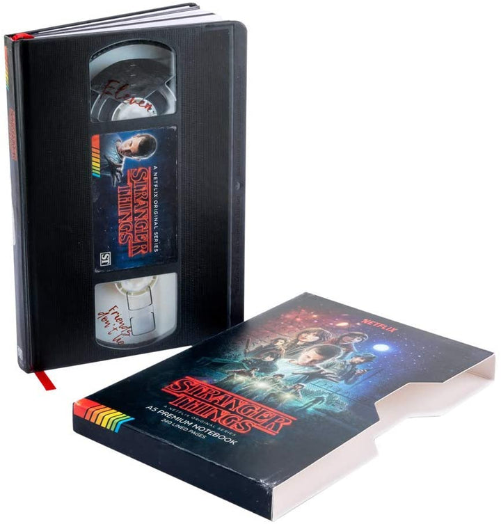 Stranger Things A5 Premium-Notizbuch im VHS-Stil Staffel 1 – Offizielles Merchandise