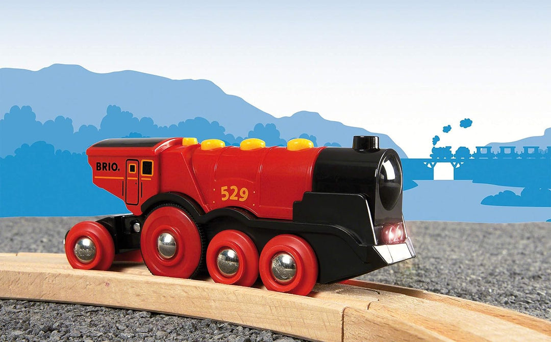 BRIO World Mighty Red Action Lokomotive, batteriebetriebener Zug für Kinder ab 3 Jahren – kompatibel mit allen BRIO Eisenbahnsets und Zubehör