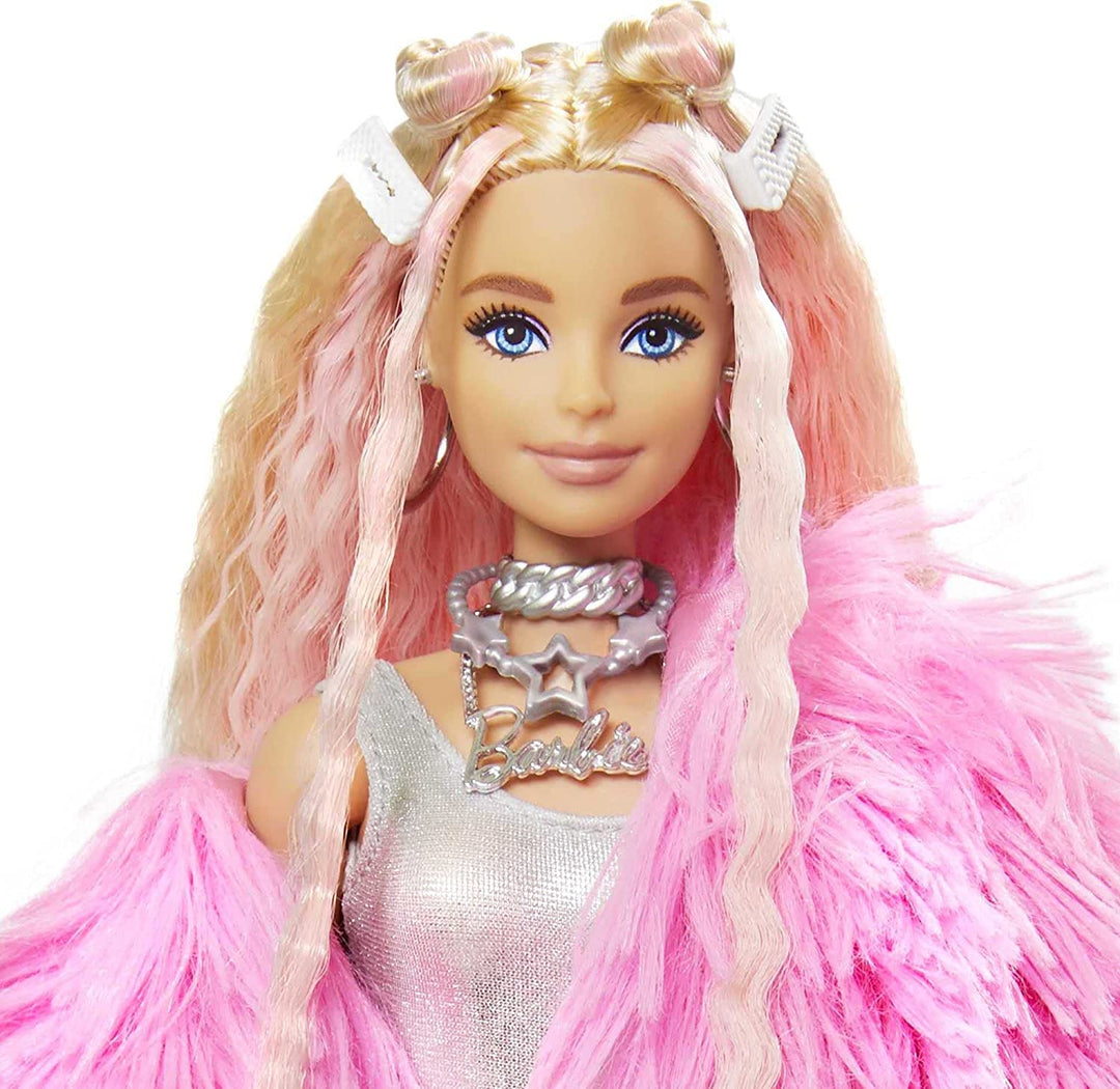 Muñeca Barbie Extra con abrigo rosa y esponjoso con juguete de cerdo unicornio