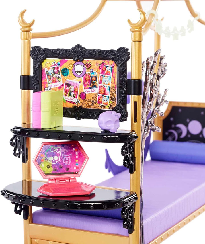 Monster High Playset, Clawdeen Wolf Bedroom with Doll House Furniture & Accessories like Spooky Decor & Snacks, Sticker Sheet