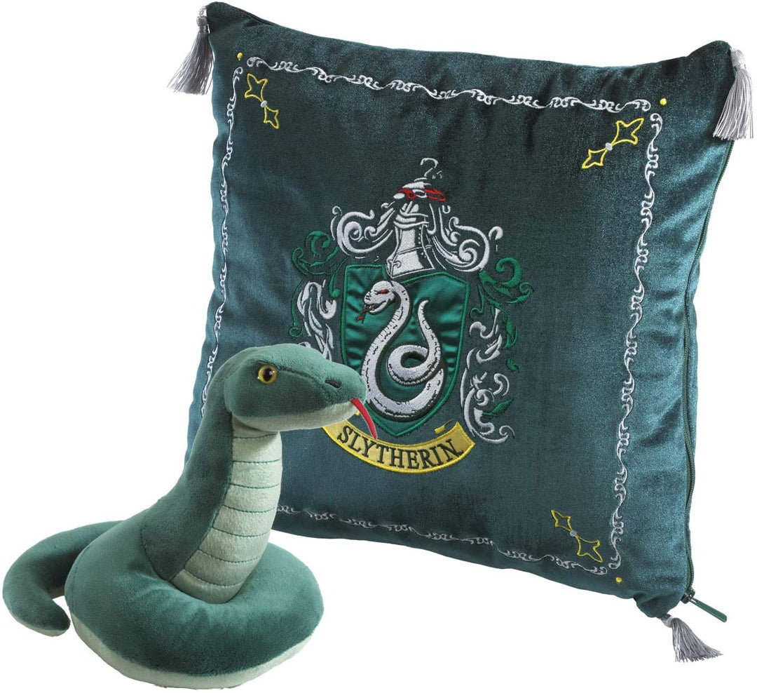 The Noble Collection Harry Potter Slytherin-Haus-Maskottchen-Plüsch und Kissen – offiziell lizenzierte 13 Zoll (34 cm) große Slytherin-Schlangen-Plüschpuppen als Geschenke