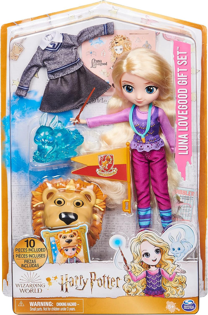 Wizarding World Harry Potter, 20,3 cm großes Luna Lovegood-Geschenkset mit 2 Outfits, 5 Puppenzubehör, Kinderspielzeug ab 5 Jahren